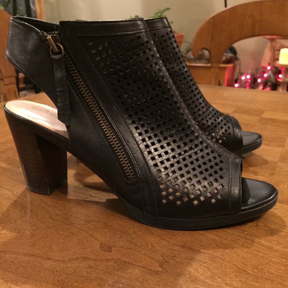 Bella Vita Black Leather Open-Toe Cutout Heel